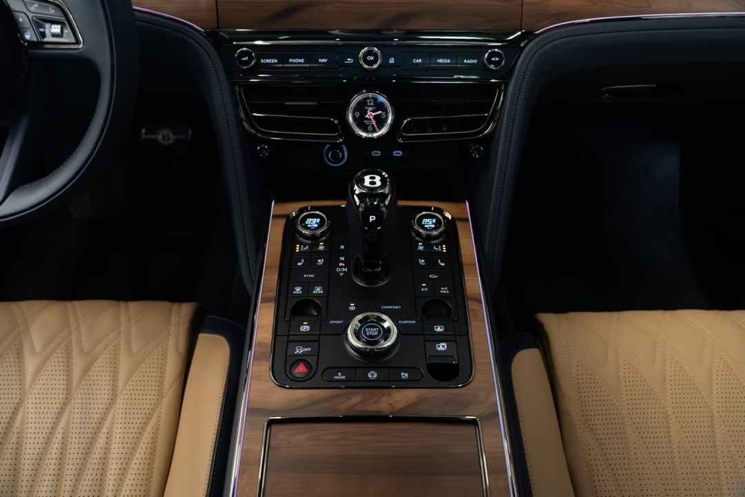 Bentley Flying Spur Azure V8 Hybrid - foto 15