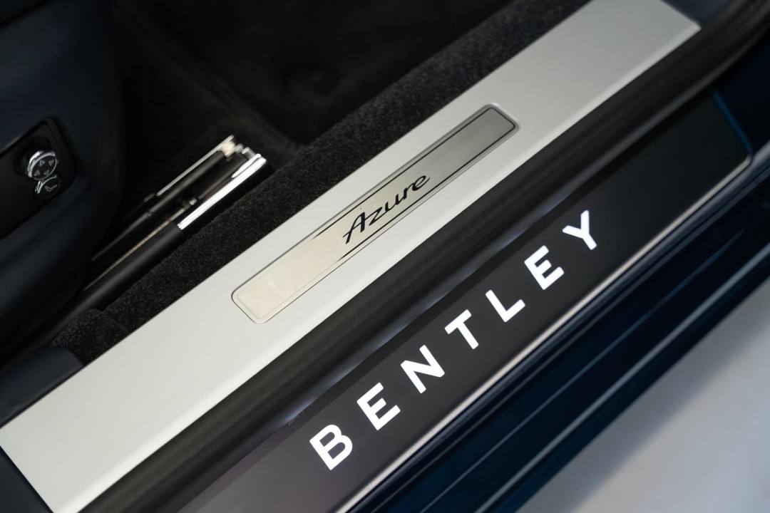 Bentley Flying Spur Azure V8 Hybrid - foto 26