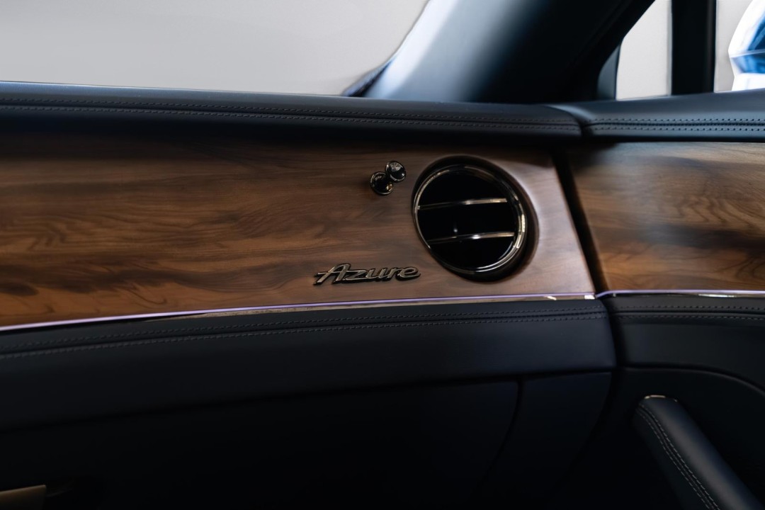 Bentley Flying Spur Azure V8 Hybrid - foto 22