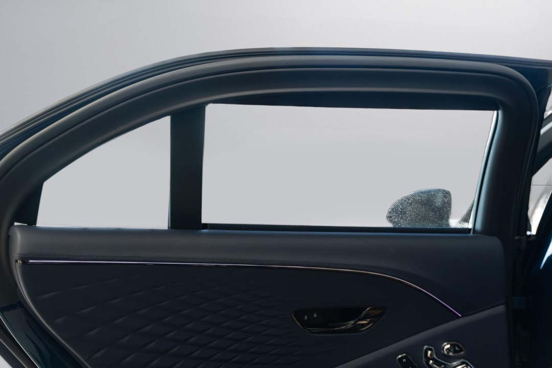 Bentley Flying Spur Azure V8 Hybrid - foto 23