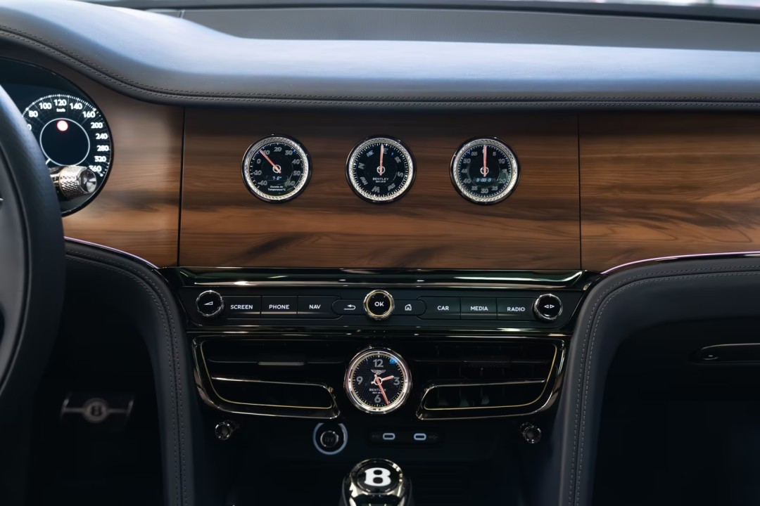 Bentley Flying Spur Azure V8 Hybrid - foto 18