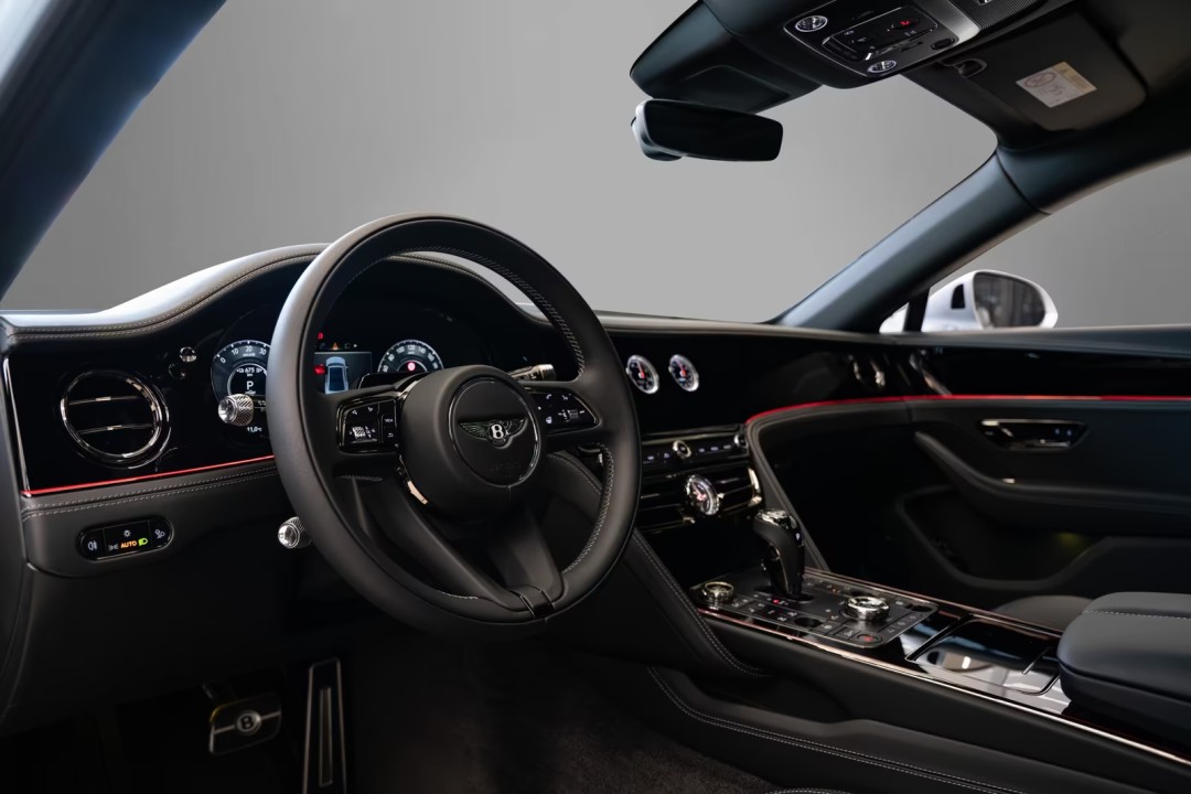 Bentley Flying Spur V8 Hybrid - foto 13