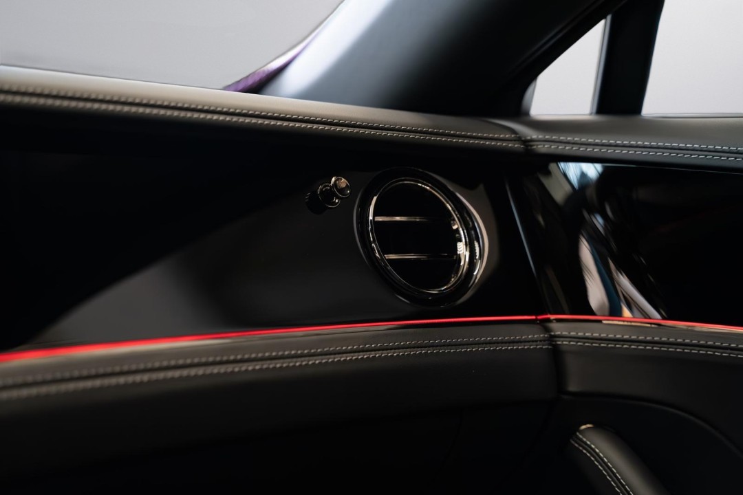 Bentley Flying Spur V8 Hybrid - foto 19