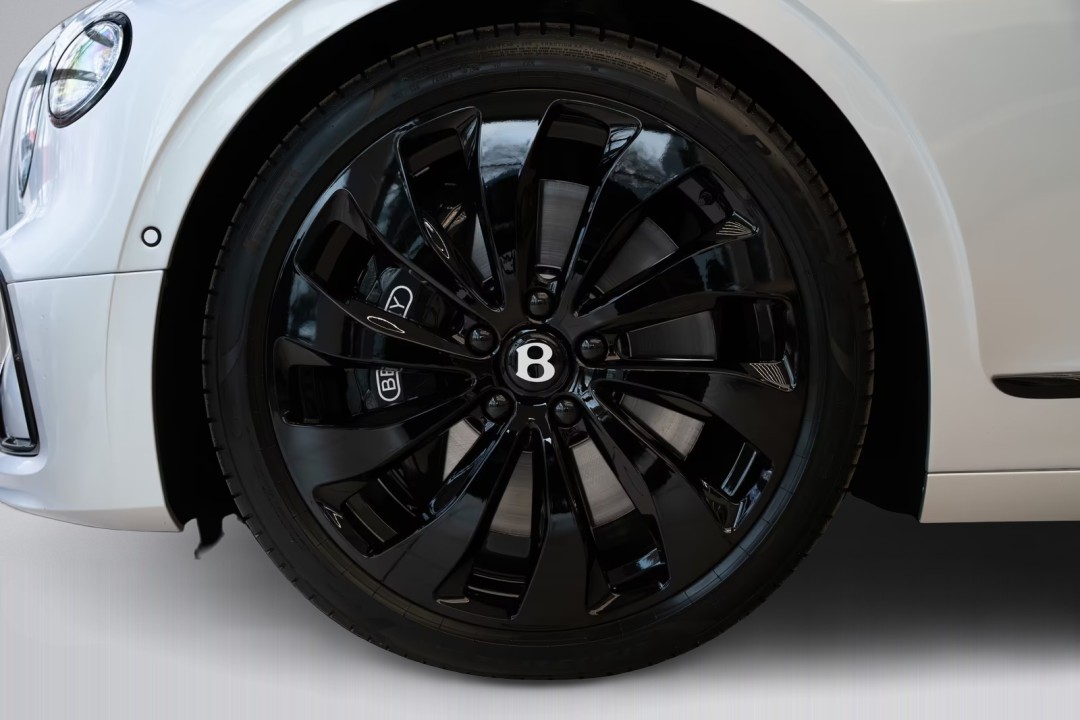 Bentley Flying Spur V8 Hybrid - foto 25