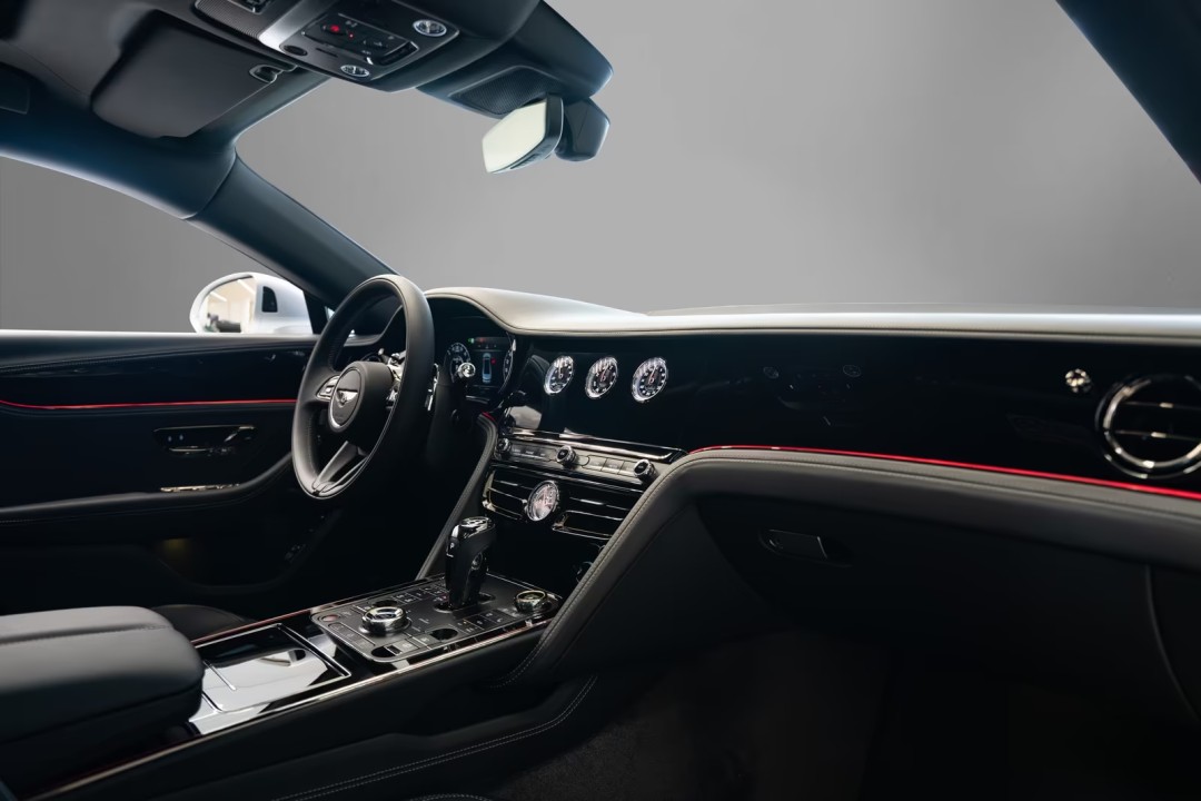 Bentley Flying Spur V8 Hybrid - foto 11
