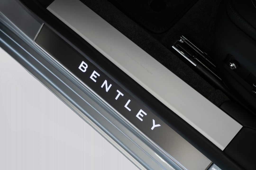 Bentley Flying Spur V8 Hybrid - foto 23