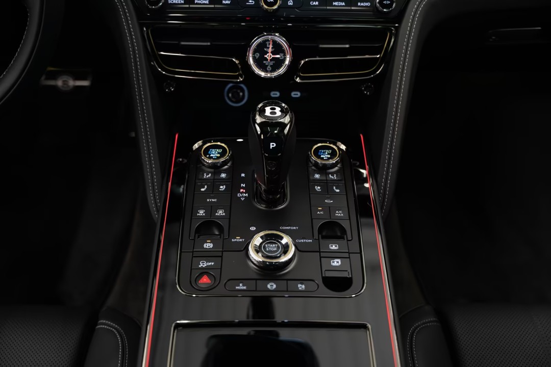 Bentley Flying Spur V8 Hybrid - foto 18