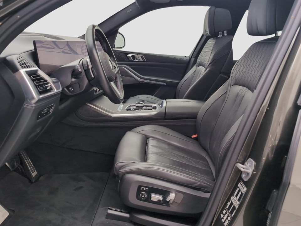 BMW X7 M60i - foto 8