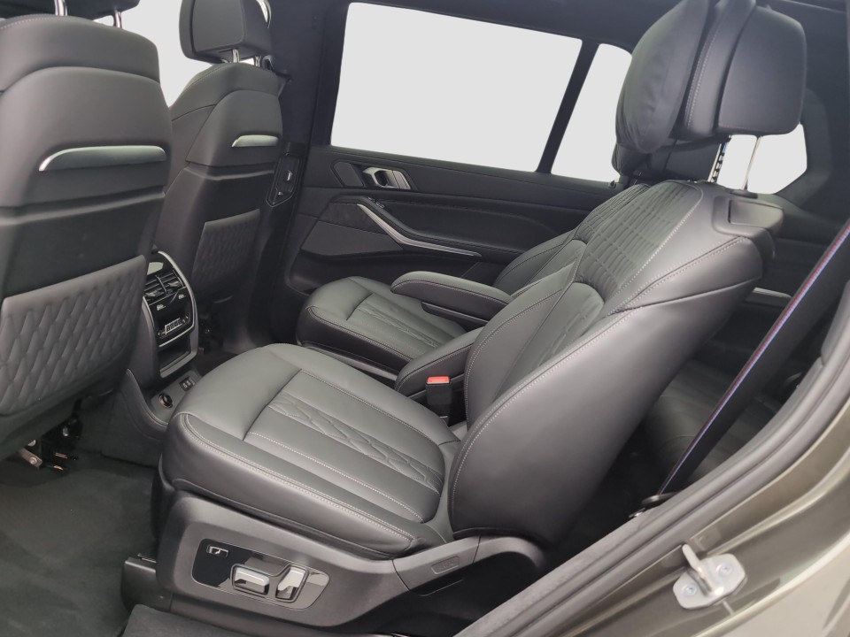 BMW X7 M60i - foto 10