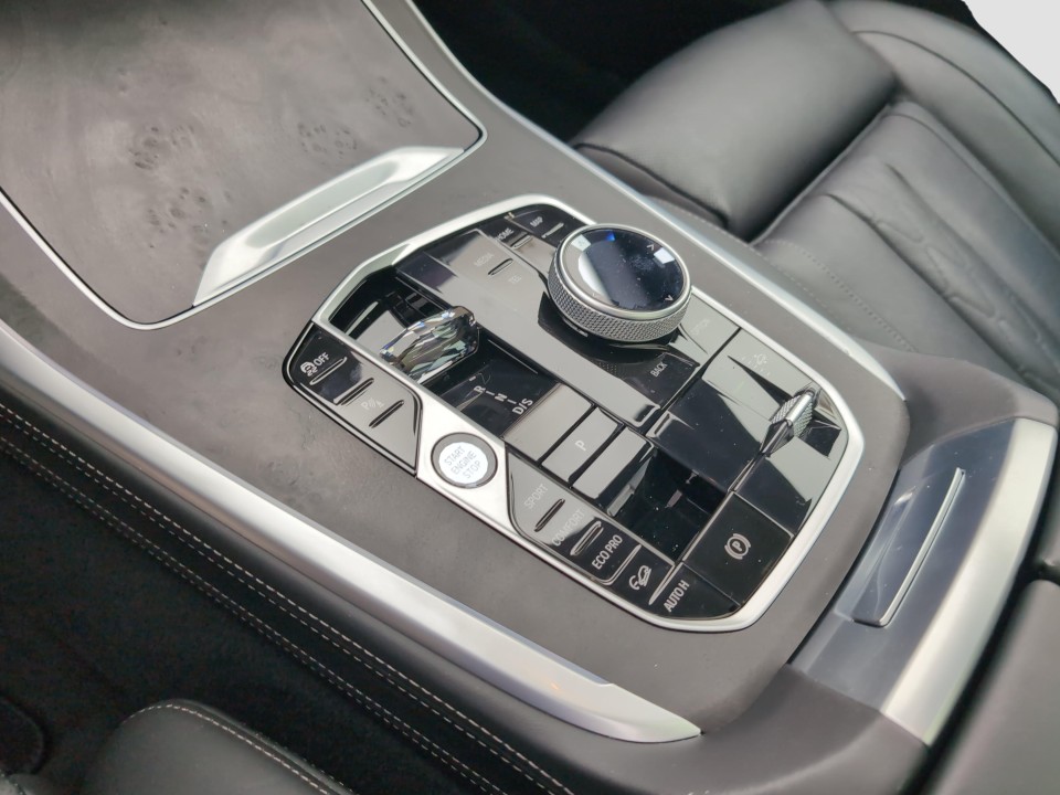 BMW X7 M60i - foto 9