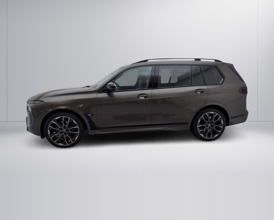 BMW X7 M60i (3)