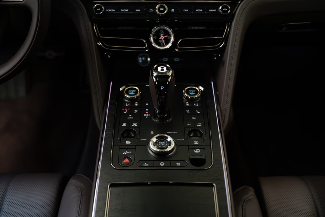 Bentley Flying Spur V8 Hybrid - foto 14