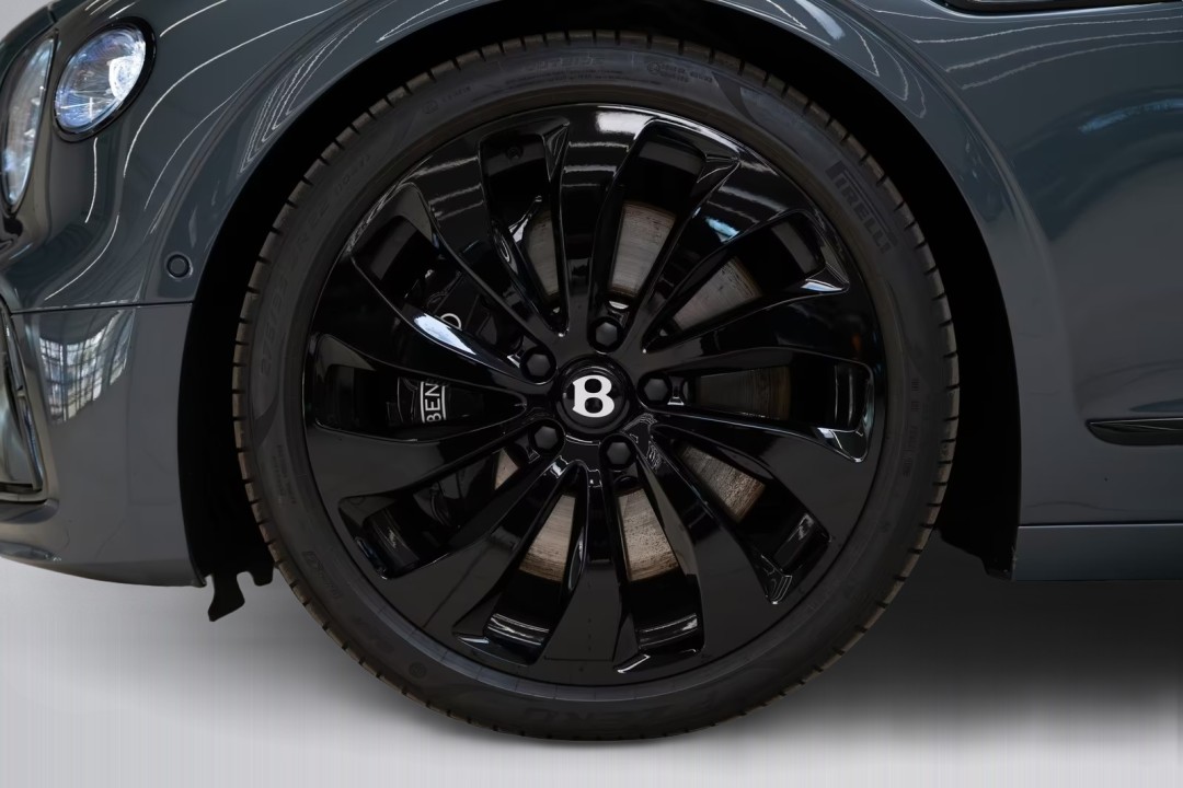 Bentley Flying Spur V8 Hybrid - foto 28