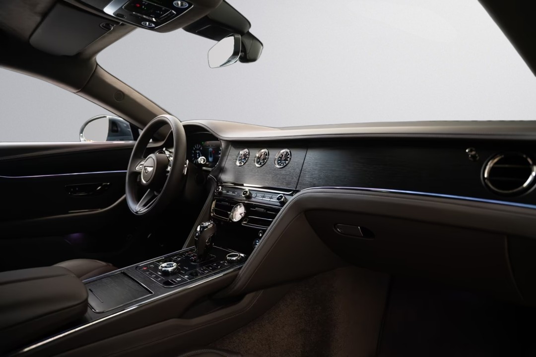 Bentley Flying Spur V8 Hybrid - foto 11