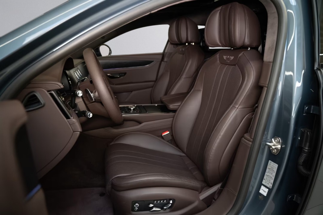 Bentley Flying Spur V8 Hybrid - foto 13