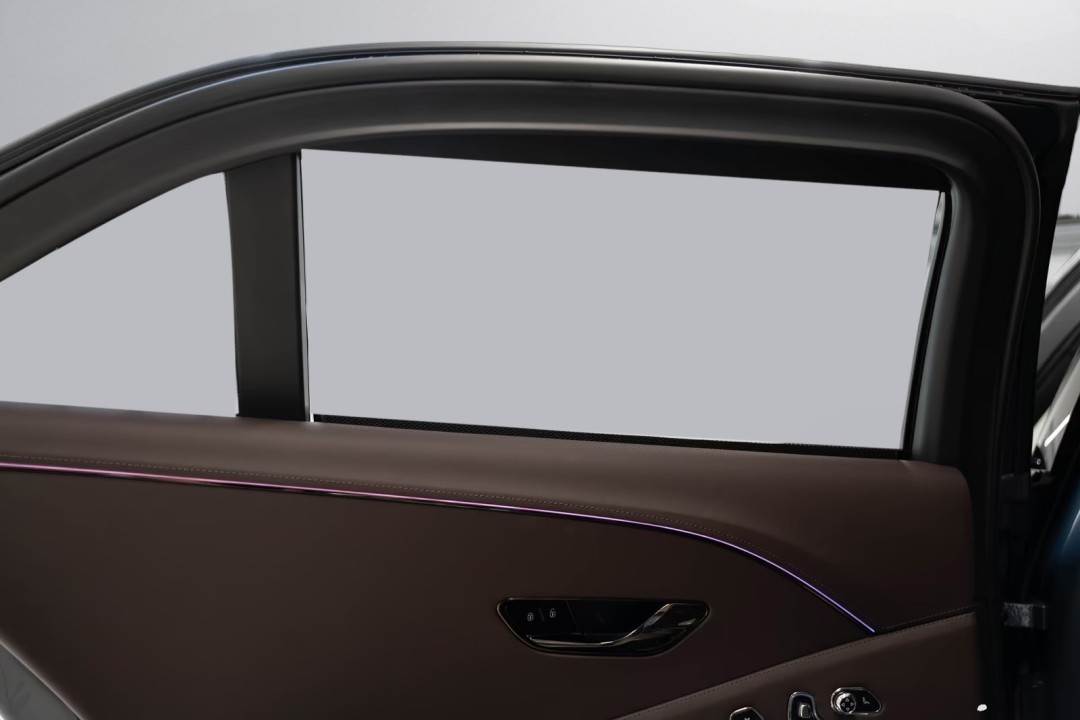 Bentley Flying Spur V8 Hybrid - foto 24