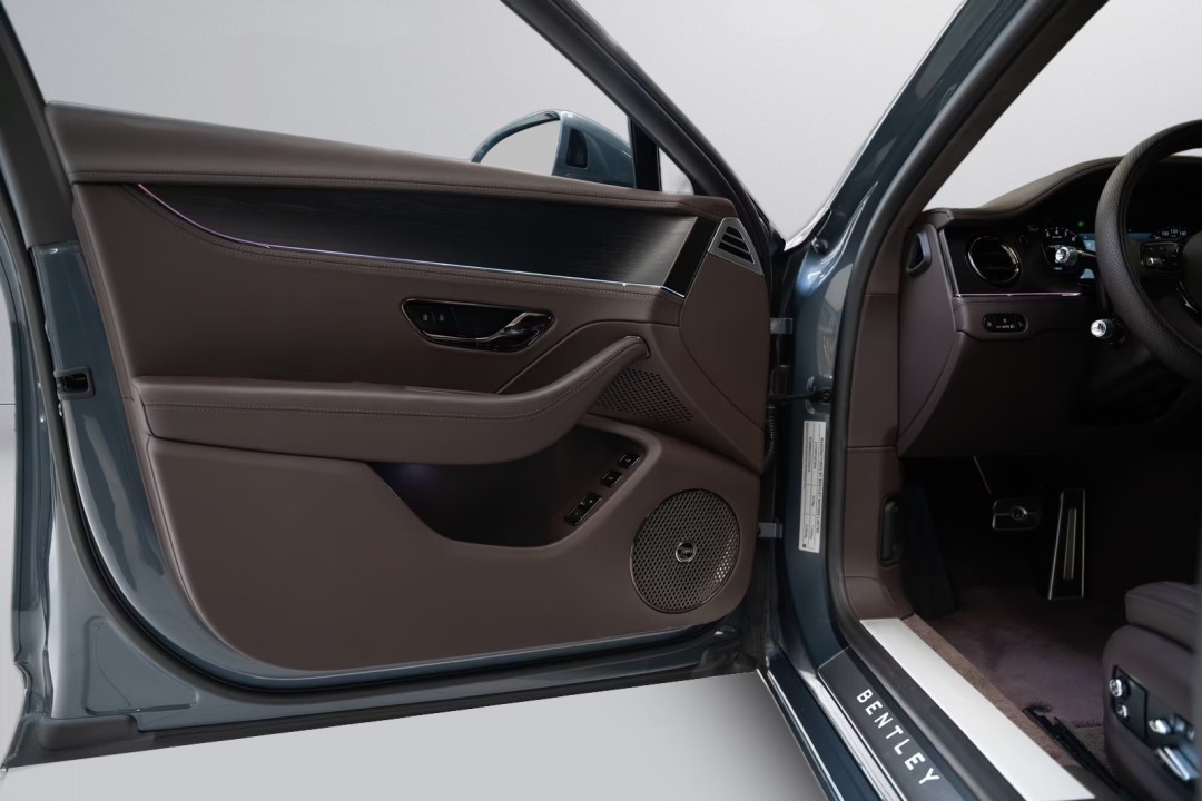Bentley Flying Spur V8 Hybrid - foto 21