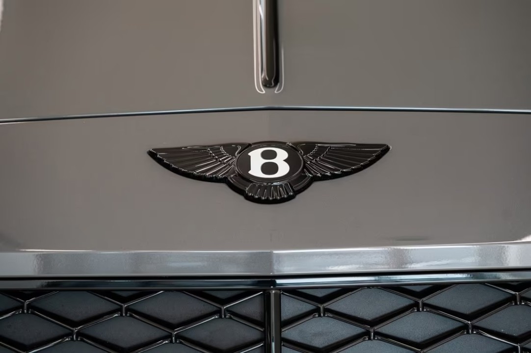 Bentley Flying Spur V8 Hybrid Black Edition - foto 37