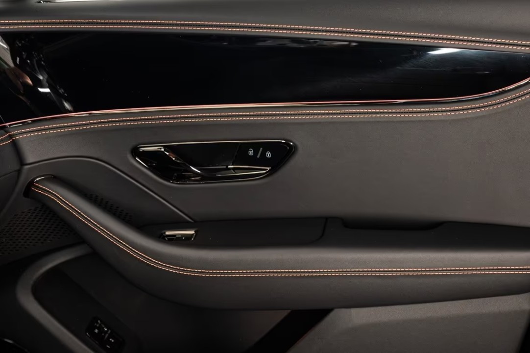 Bentley Flying Spur V8 Hybrid Black Edition - foto 26