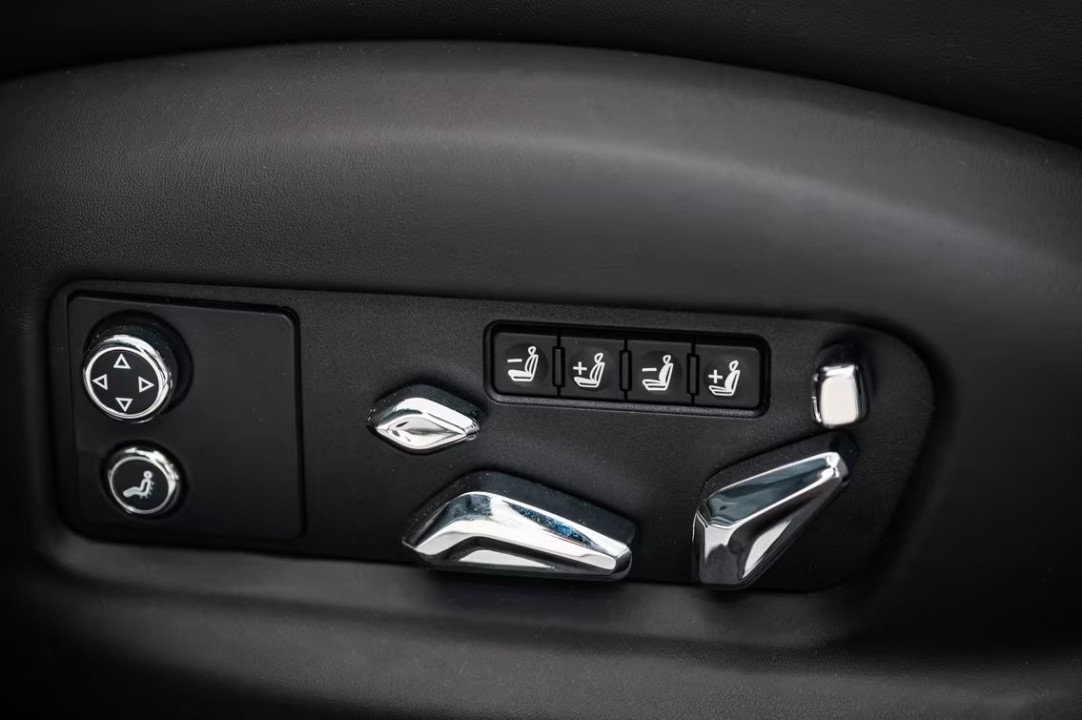 Bentley Flying Spur V8 Hybrid Black Edition - foto 31