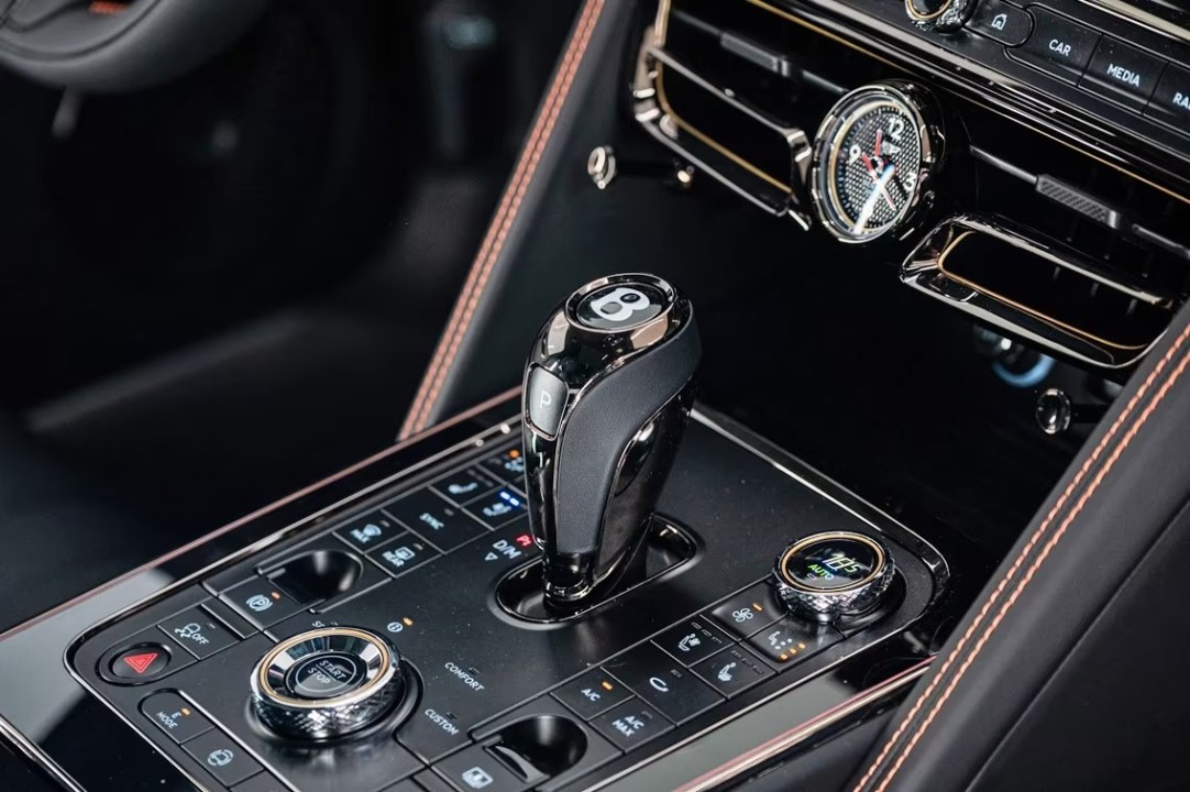 Bentley Flying Spur V8 Hybrid Black Edition - foto 15