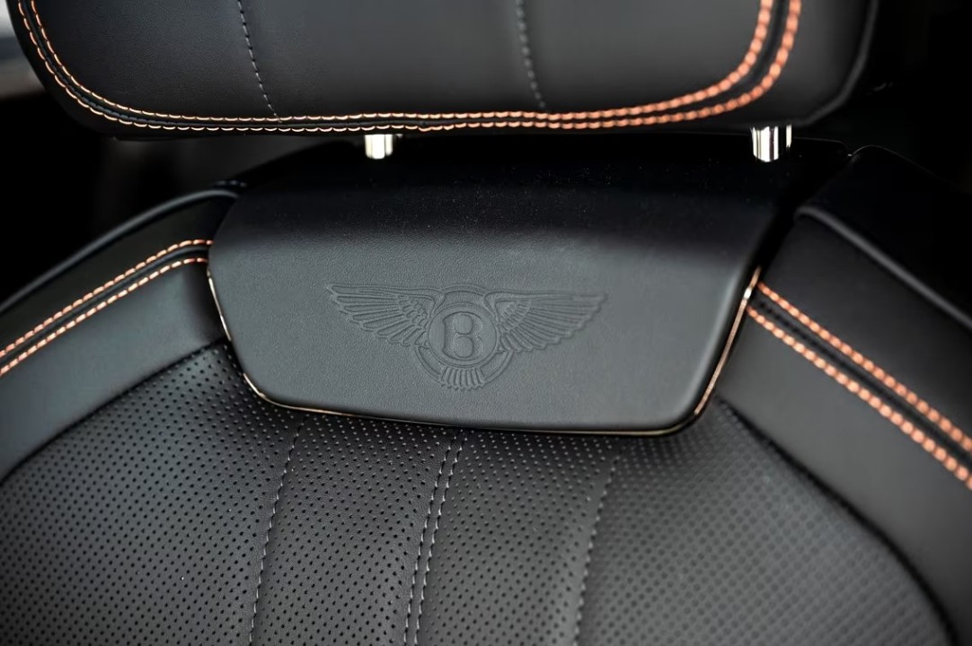 Bentley Flying Spur V8 Hybrid Black Edition - foto 24