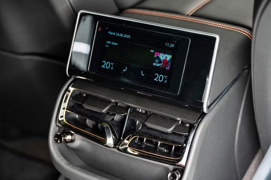 Bentley Flying Spur V8 Hybrid Black Edition - foto 21