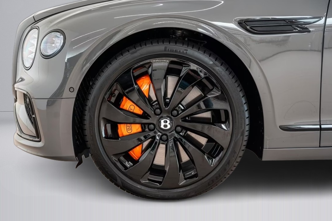 Bentley Flying Spur V8 Hybrid Black Edition - foto 44