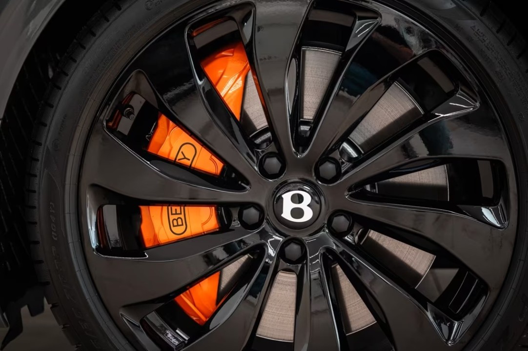 Bentley Flying Spur V8 Hybrid Black Edition - foto 45
