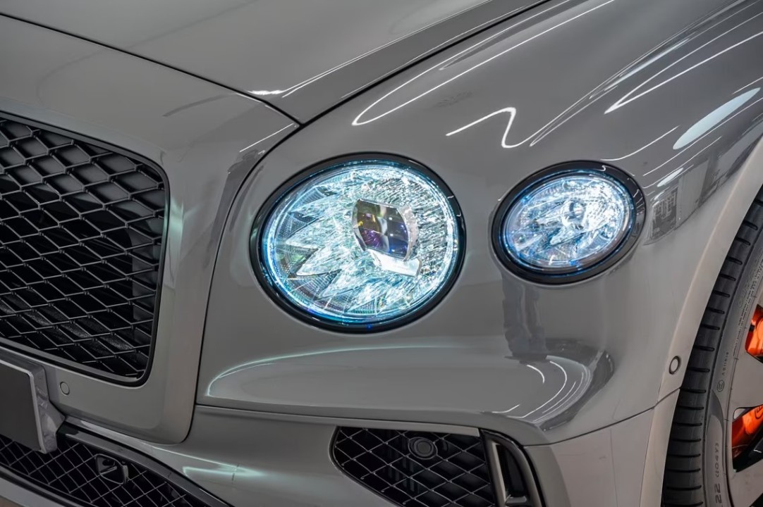 Bentley Flying Spur V8 Hybrid Black Edition - foto 38