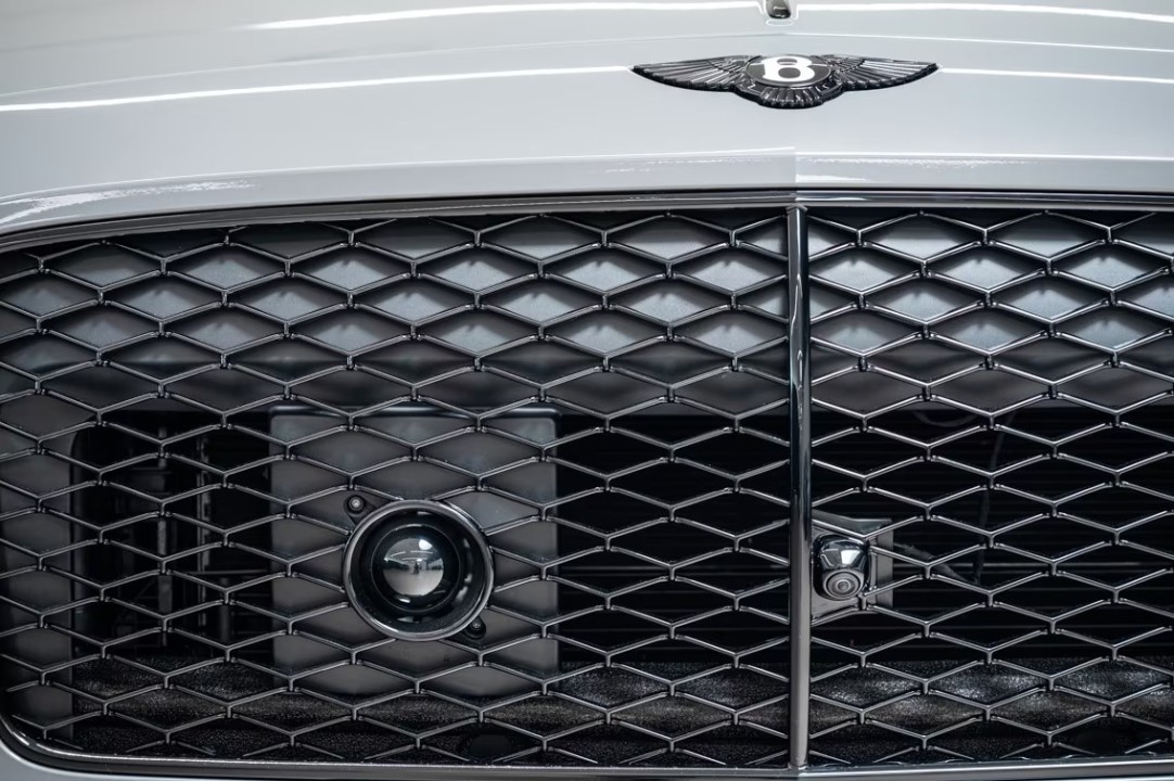 Bentley Flying Spur V8 Hybrid Black Edition - foto 36