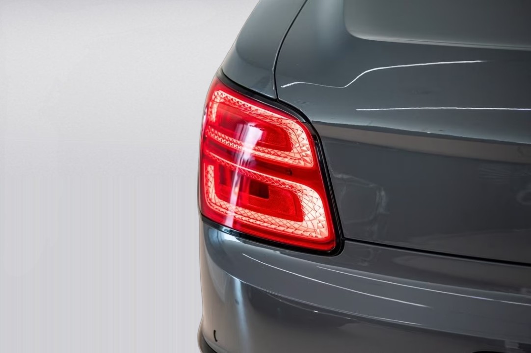 Bentley Flying Spur V8 Hybrid Black Edition - foto 41