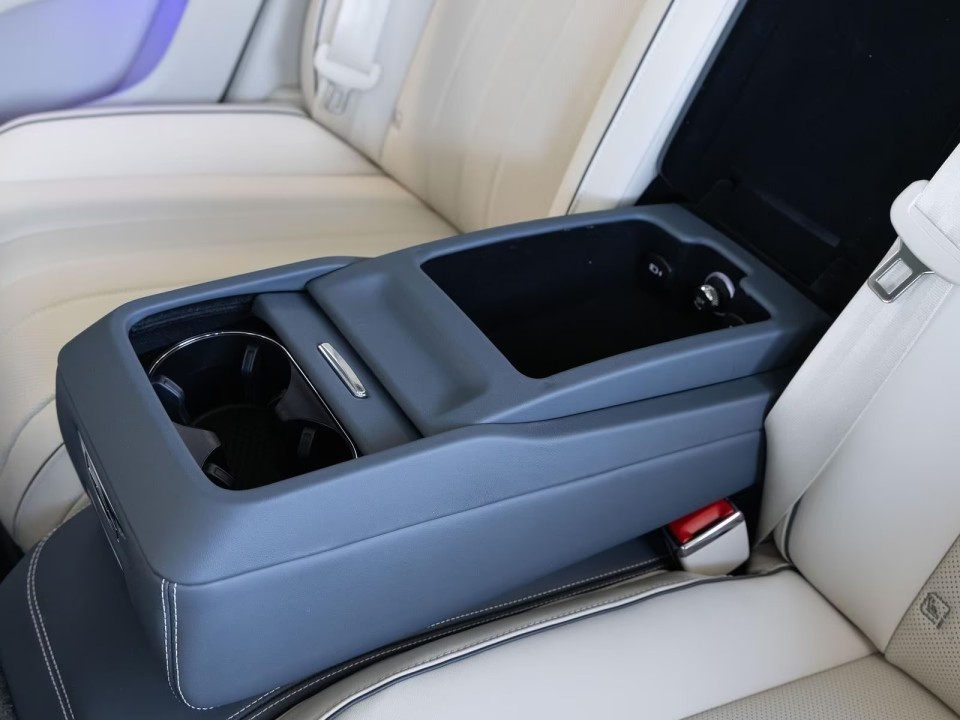 Bentley Flying Spur V8 Hybrid - foto 15
