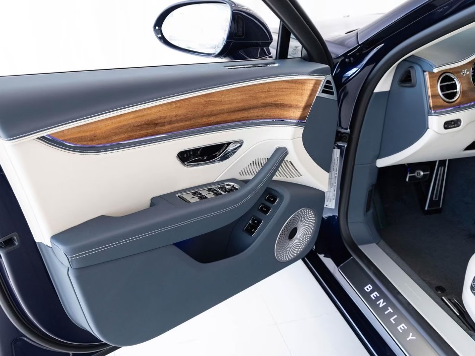 Bentley Flying Spur V8 Hybrid - foto 18