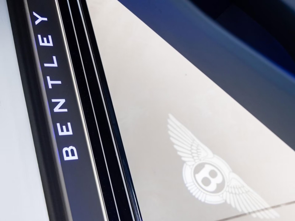 Bentley Flying Spur V8 Hybrid - foto 21