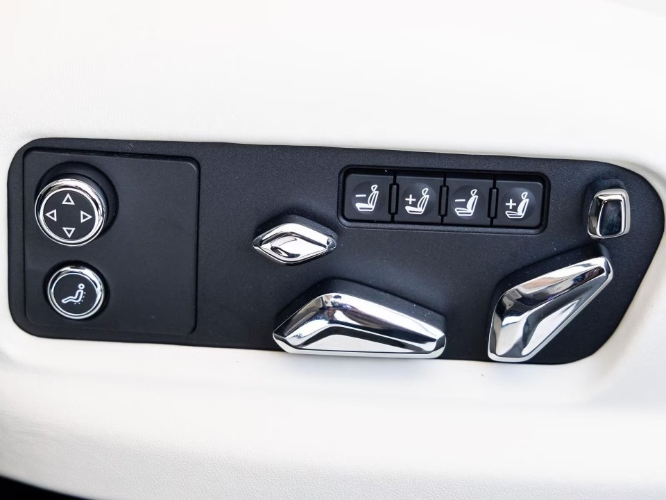 Bentley Flying Spur V8 Hybrid - foto 20