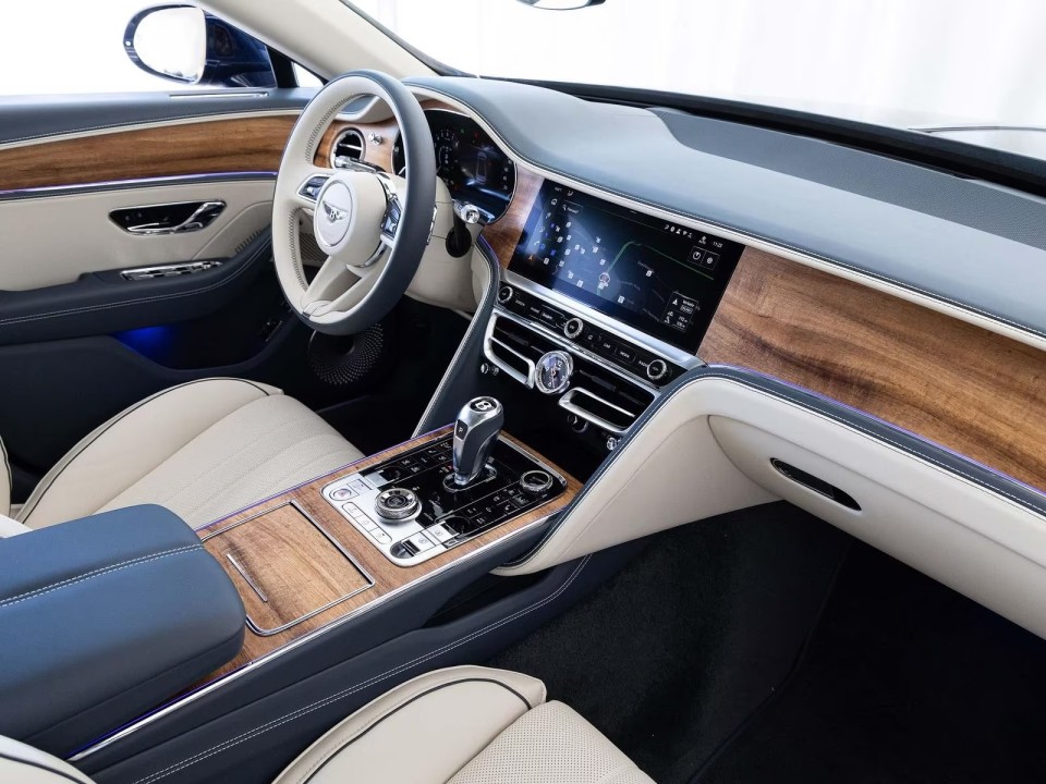 Bentley Flying Spur V8 Hybrid - foto 9