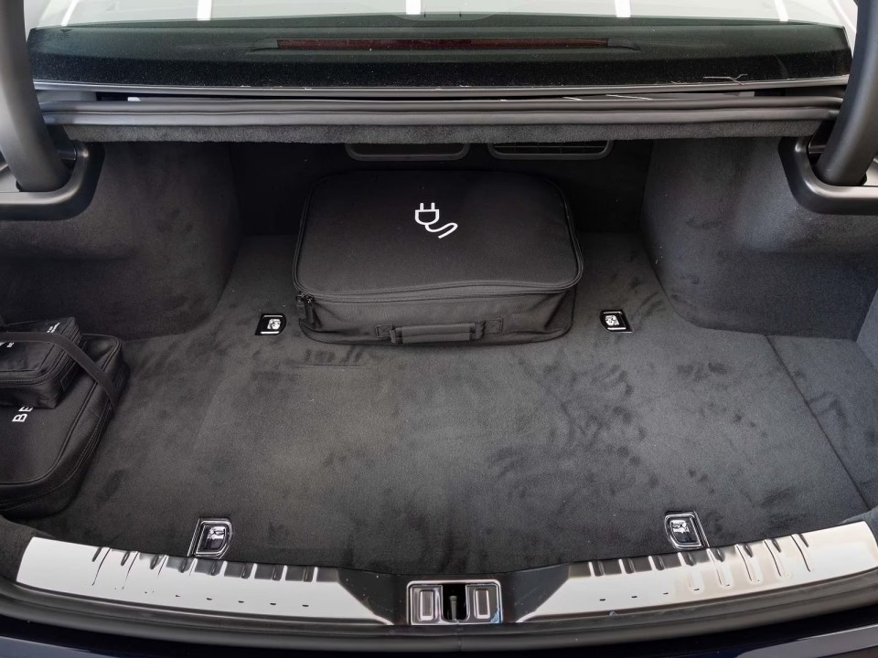 Bentley Flying Spur V8 Hybrid - foto 23