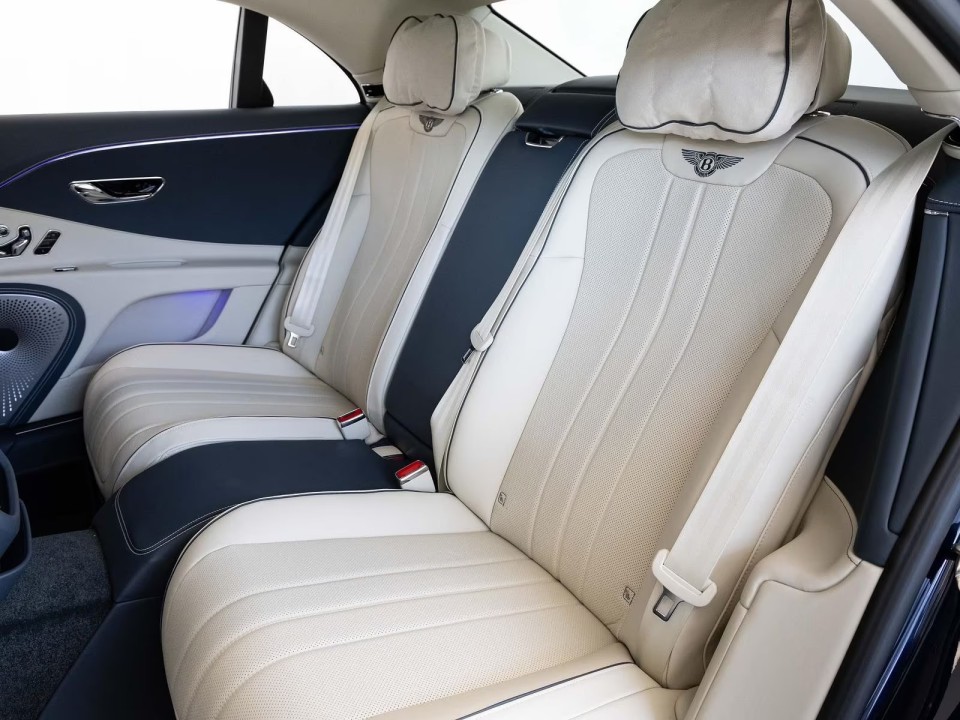 Bentley Flying Spur V8 Hybrid - foto 16