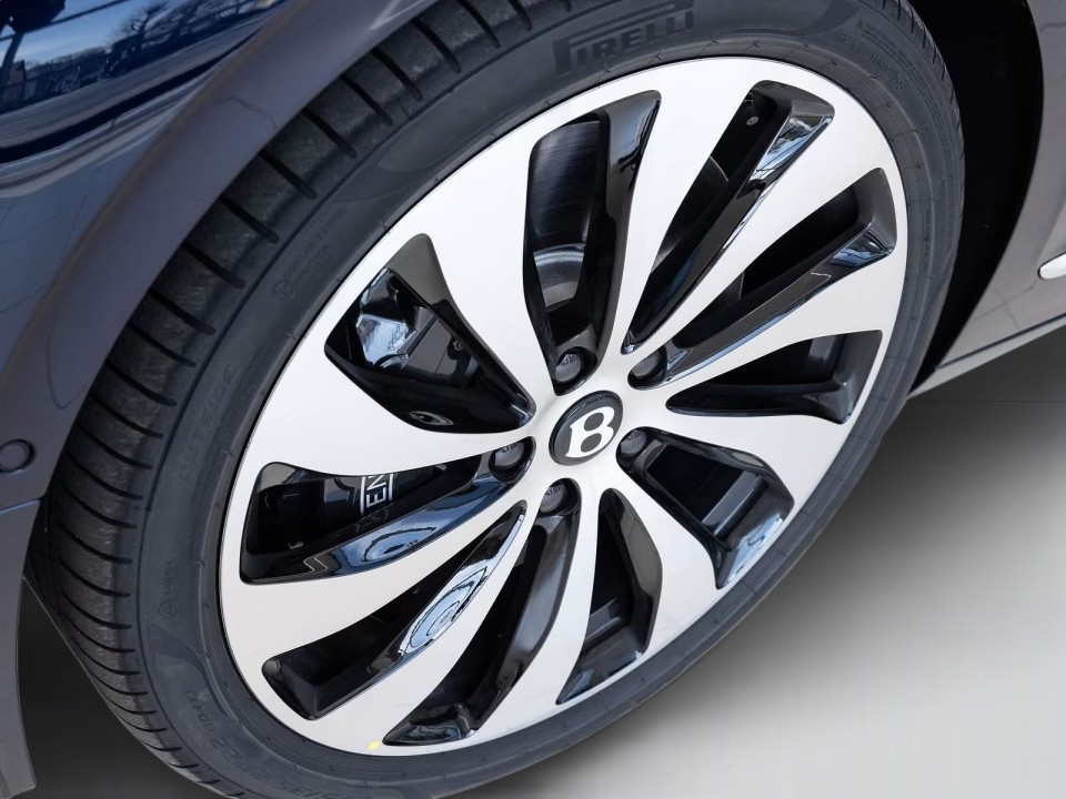Bentley Flying Spur V8 Hybrid - foto 25
