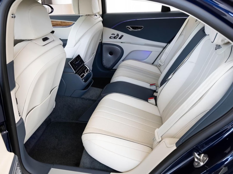 Bentley Flying Spur V8 Hybrid - foto 17