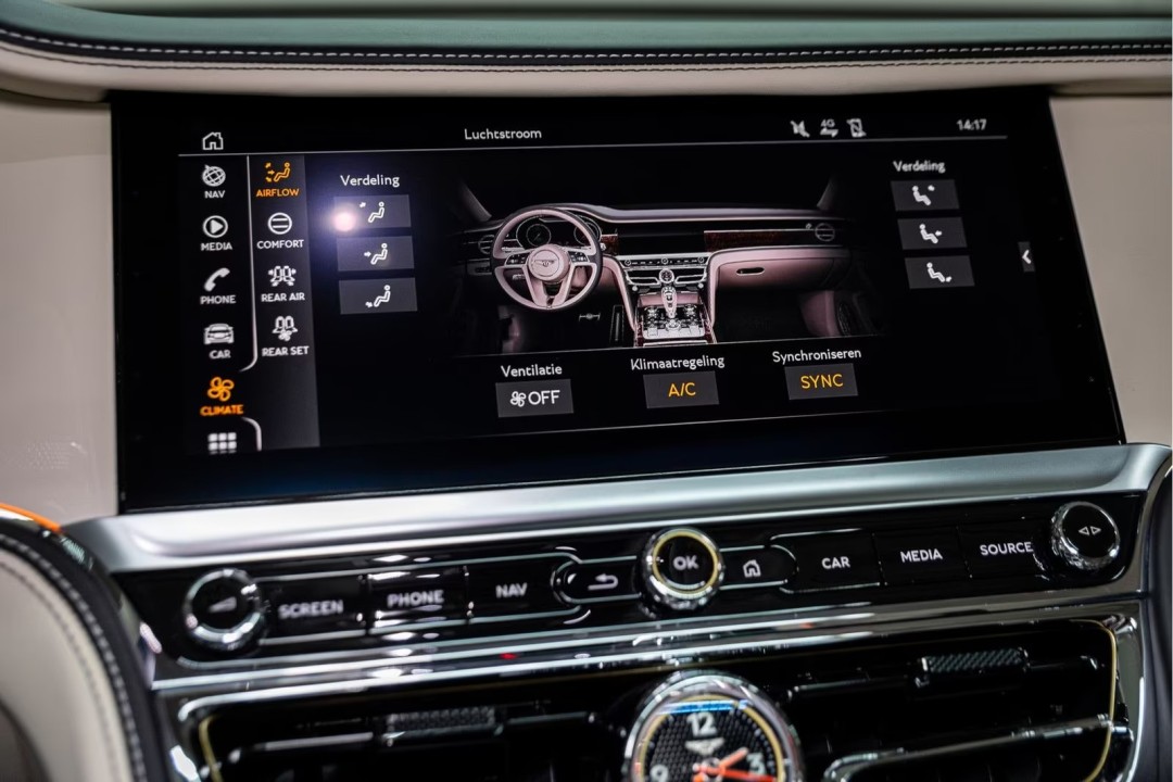 Bentley Flying Spur Azure V8 - foto 24