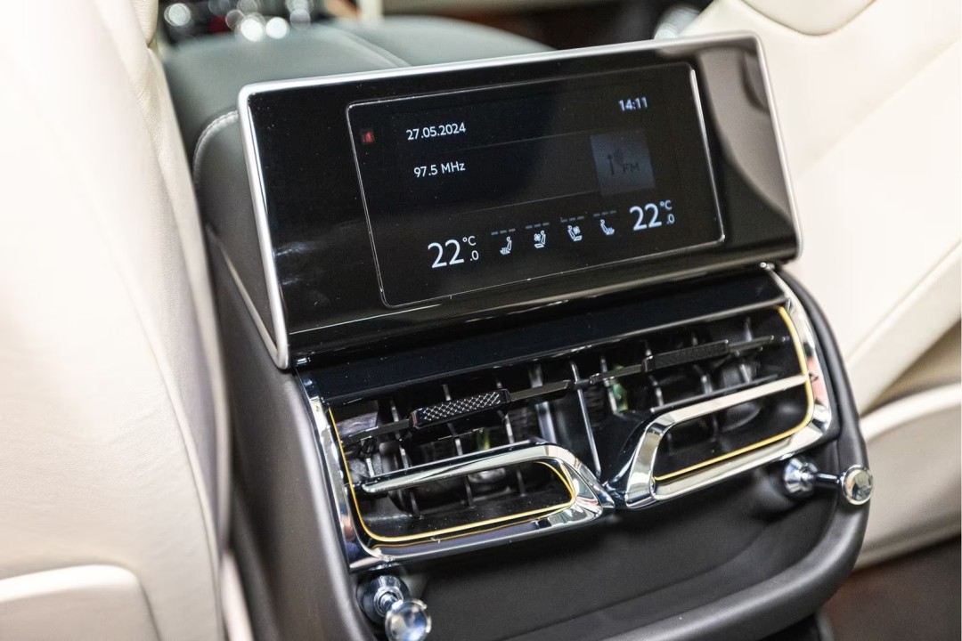 Bentley Flying Spur Azure V8 - foto 27