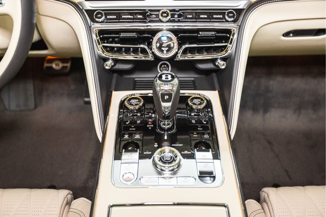 Bentley Flying Spur Azure V8 - foto 18