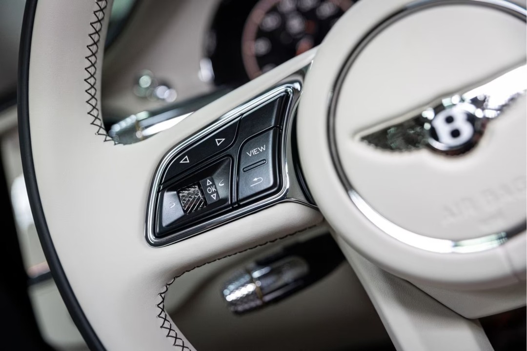 Bentley Flying Spur Azure V8 - foto 12
