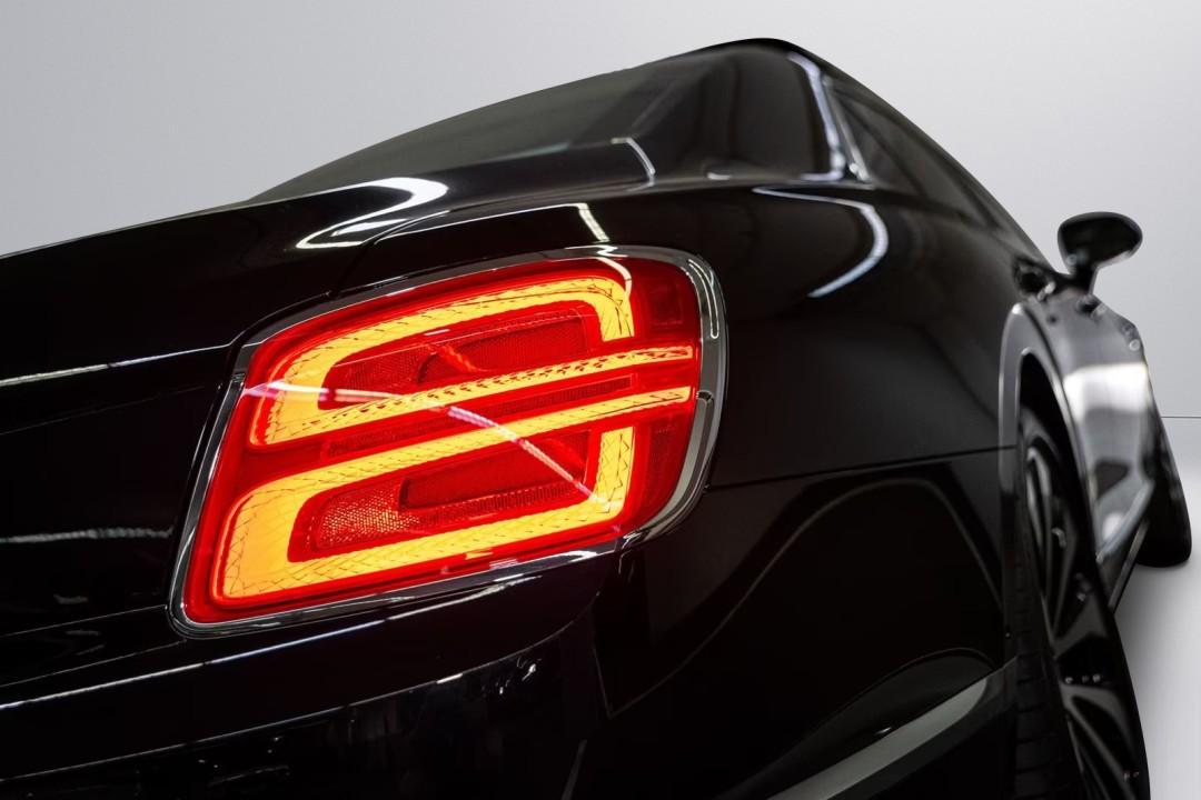 Bentley Flying Spur Azure V8 - foto 46