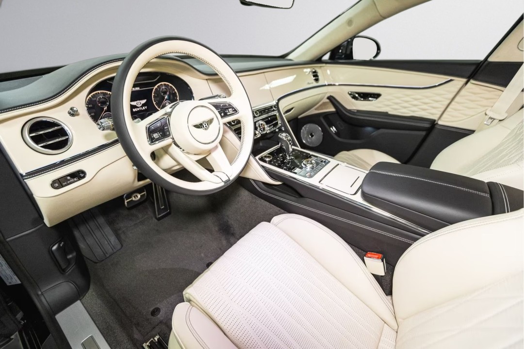 Bentley Flying Spur Azure V8 - foto 10