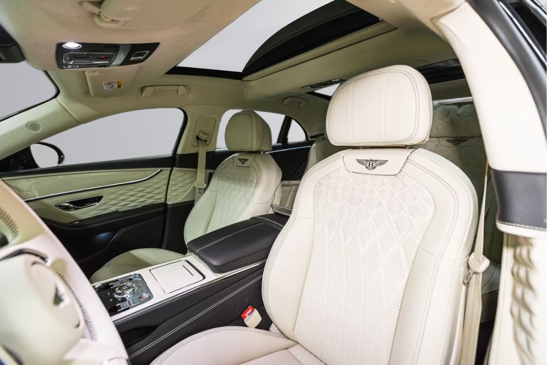 Bentley Flying Spur Azure V8 - foto 30
