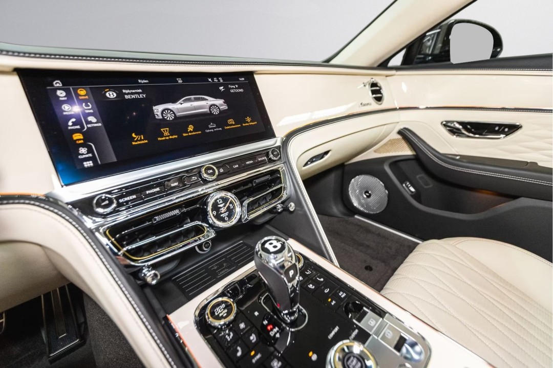 Bentley Flying Spur Azure V8 - foto 20