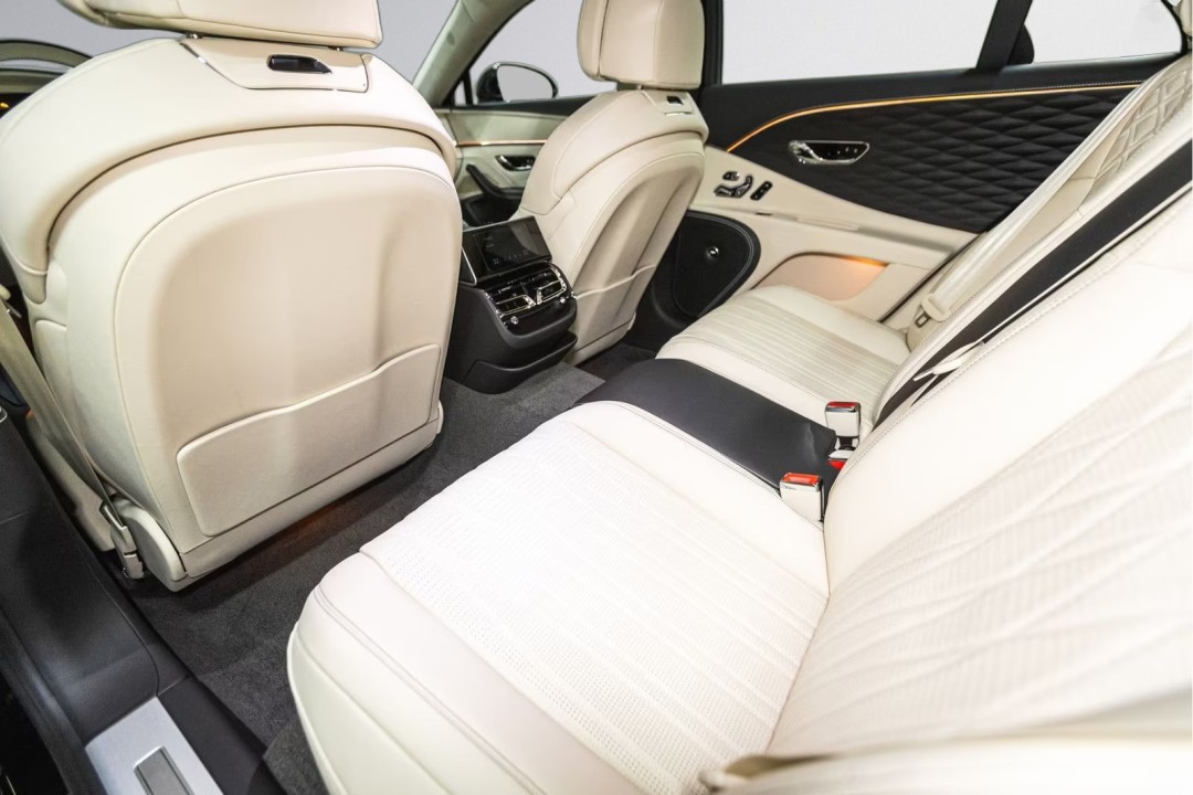Bentley Flying Spur Azure V8 - foto 34